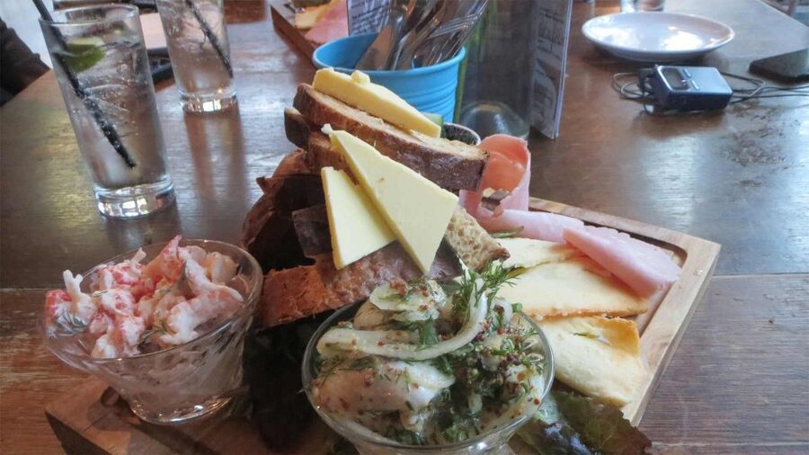 Edinburgh: Food & Drink Tasting Tour - Stop 1: easing in with Scottish comfort and first pairing