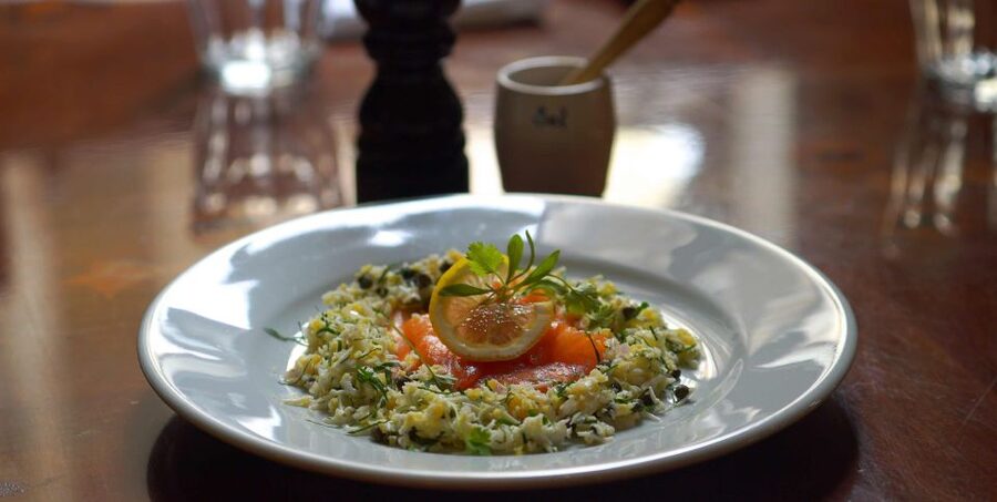 Edinburgh: Food & Drink Tasting Tour - Stop 2: pubs and local favorites, with drinks that actually match