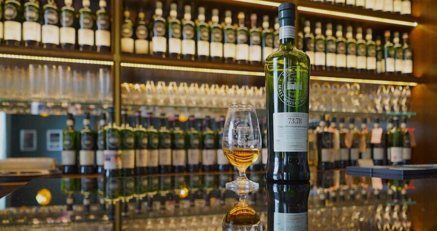 Edinburgh: Food & Drink Tasting Tour - Stop 3: history stories and practical ordering tips while you eat