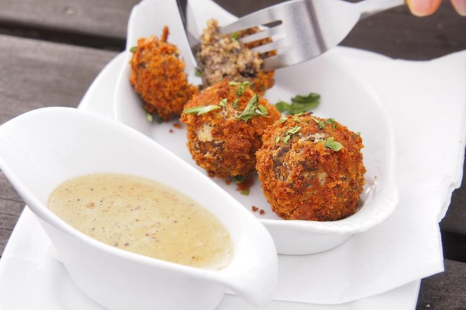 Edinburgh Food Tour with a Local Foodie Custom & Private - Step-by-step tasting plan, from sweet bites to savory classics