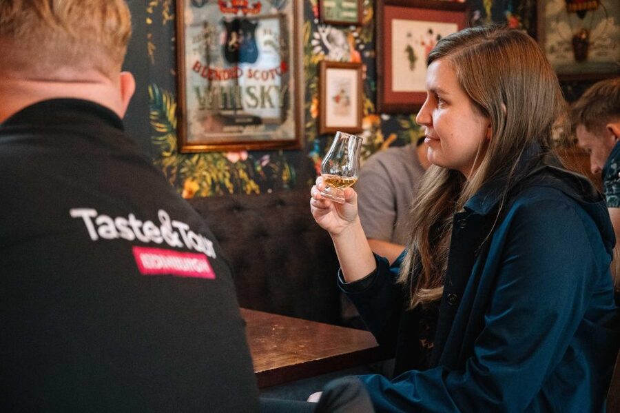 Edinburgh: Food Tour with drinks - Key highlights you will feel right away