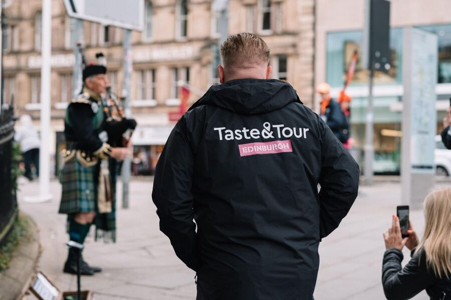 Edinburgh: Food Tour with drinks - Old Town Edinburgh, with a menu and a purpose