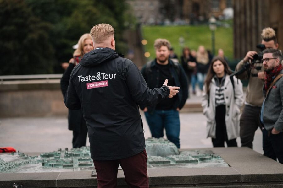 Edinburgh: Food Tour with drinks - Finishing near the Old Flodden Wall in a hidden side-street restaurant