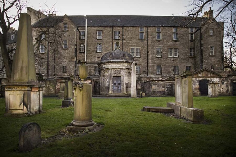 Edinburgh: Full-Day Walking Tour with Edinburgh Castle - Scottish National Gallery: How to Make This Stop Pay Off