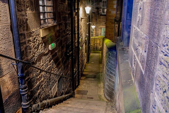 Edinburgh Ghost Tour: Mysteries, Legends and Murders - Edinburgh after dark, built around the city’s darkest stories