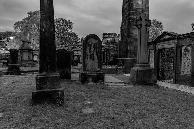 Edinburgh Ghost Tour: Mysteries, Legends and Murders - Meeting at 351 High St, then walking into the Royal Mile atmosphere