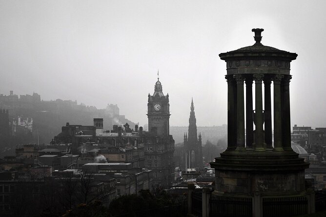 Edinburgh Ghost Tour: Mysteries, Legends and Murders - Royal Mile stop: 17th-century alleys and how neighborhoods worked