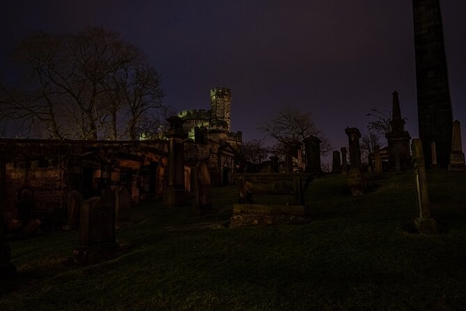 Edinburgh Ghost Tour: Mysteries, Legends and Murders - Burke and Hare, black-market corpses, and the graveyard stops