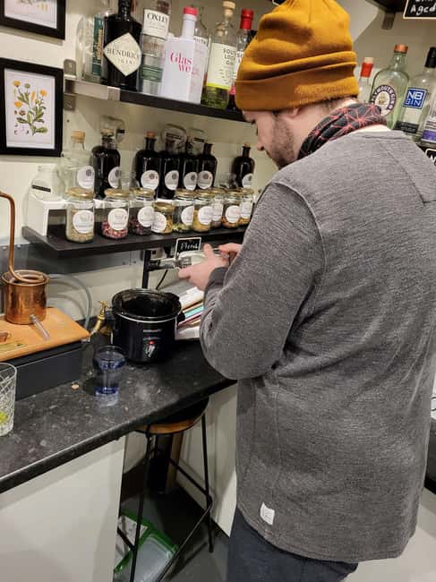 Edinburgh: Gin Distillation Workshop with Gin Tasting - Meeting at Cumberland Bar and How to Find the Downstairs Gin School
