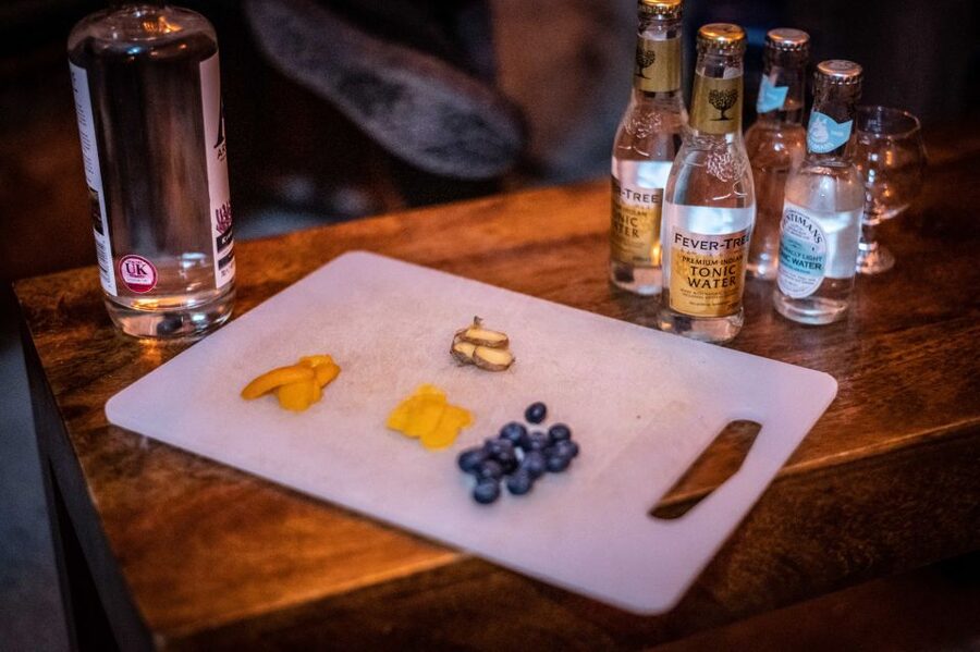 Edinburgh: Gin Tasting at Underground Venue - What you learn: the evolution of gin, from early origins to London Dry