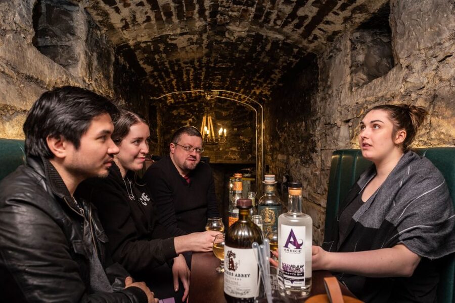 Edinburgh: Gin Tasting at Underground Venue - The tasting format: four gins, tonics, and garnishes you actually use