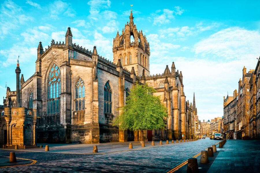 Edinburgh: Guided Harry Potter Tour in French - Rowling’s Hand Prints: A Small Sight That Feels Big