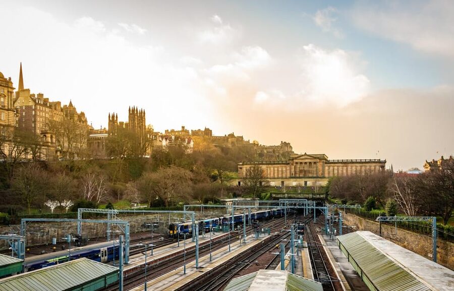 Edinburgh: Guided Harry Potter Walking Tour - Waverley Station and Old College, why Edinburgh’s academic vibe matters