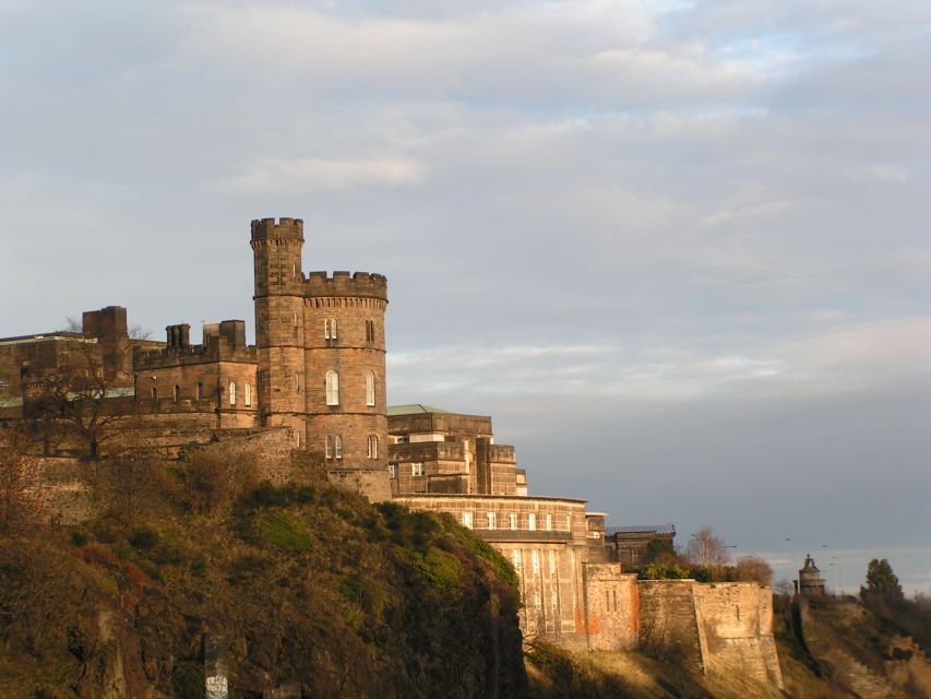 Edinburgh: Guided Tour in French - Why the Old Town and New Town pairing works so well