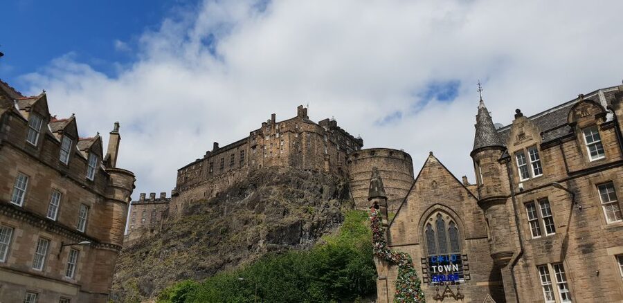 Edinburgh: Guided Tour in French - Meeting at Grassmarket outside Rona’s Bistro (and not wasting time)