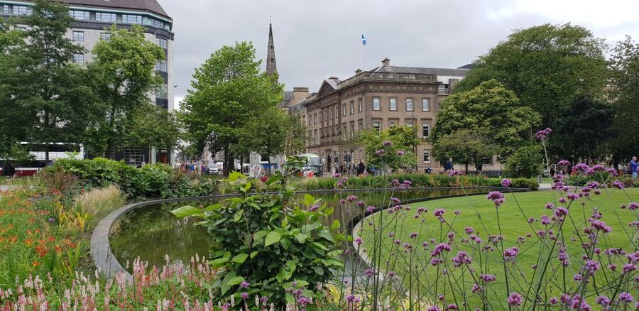Edinburgh: Guided Tour in French - Old Town Proches: narrow streets, quick orientation, real atmosphere