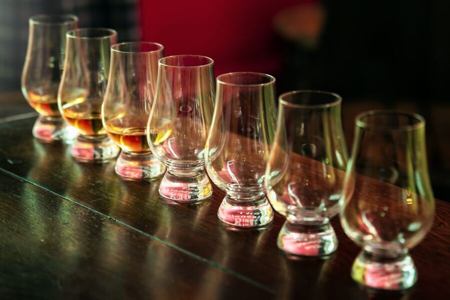 Edinburgh: Guided Whisky Tasting & Walking Tour - Your four whisky tastings, and how the styles compare