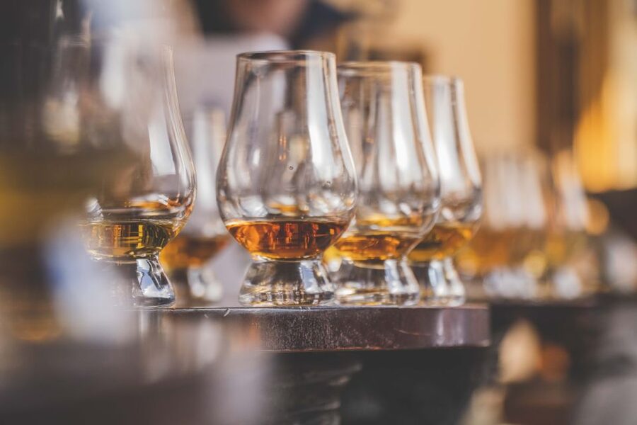 Edinburgh: Guided Whisky Tasting & Walking Tour - Appetizers that actually make the tastings easier