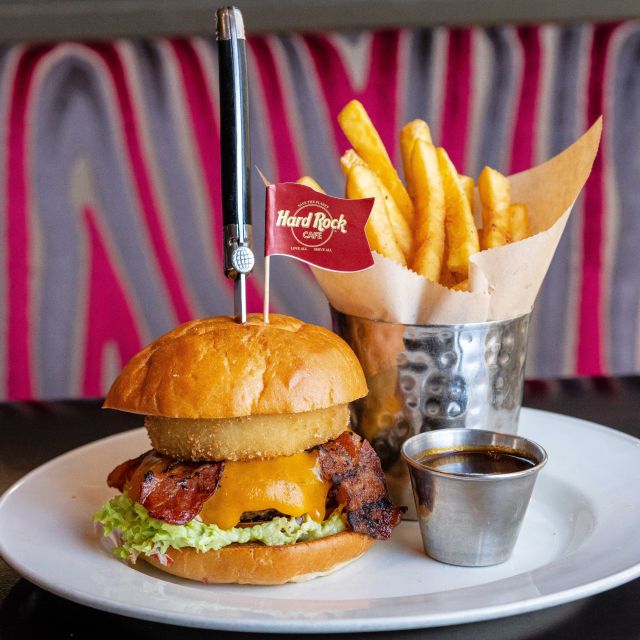 Edinburgh: Hard Rock Cafe with Set Menu for Lunch or Dinner - Hard Rock Cafe Edinburgh: easy to fit between sights