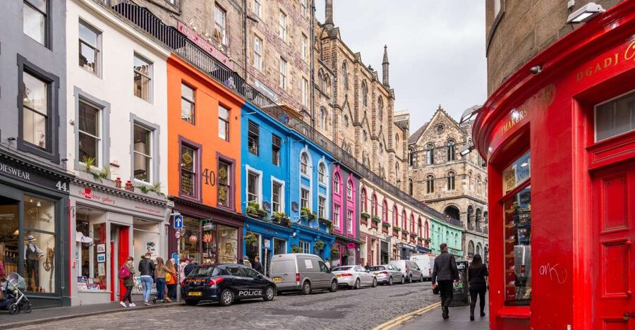 Edinburgh: Harry Potter Magical Guided Walking Tour - Meet at William Chambers Monument, Spot the Blue Flag, Then Start Playing