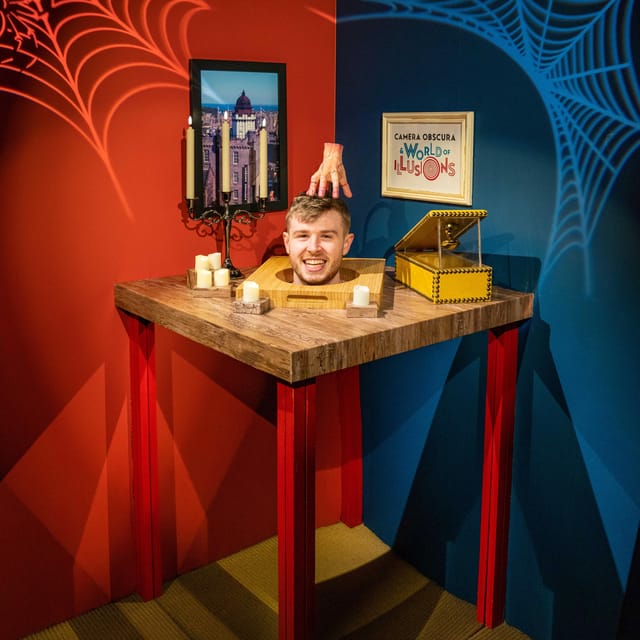 Edinburgh: Harry Potter Tour & Amazing Illusions Experience - Castlehill Aerial Views and the City Chambers Wrap-Up