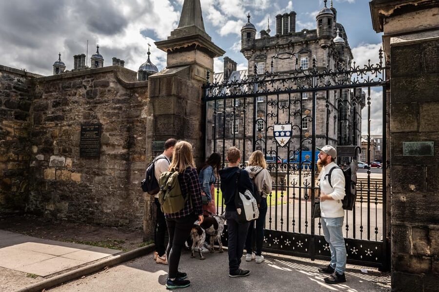 Edinburgh: Harry Potter Tour & Palace of Holyrood Entry - Price and time value, and what to pack for a smoother 3.5-hour day