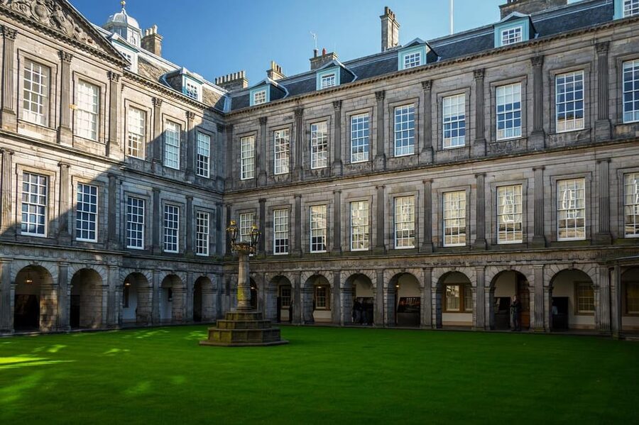 Edinburgh: Harry Potter Tour & Palace of Holyrood Entry - Victoria Street, Diagon Alley inspiration, and getting real views of Edinburgh Castle