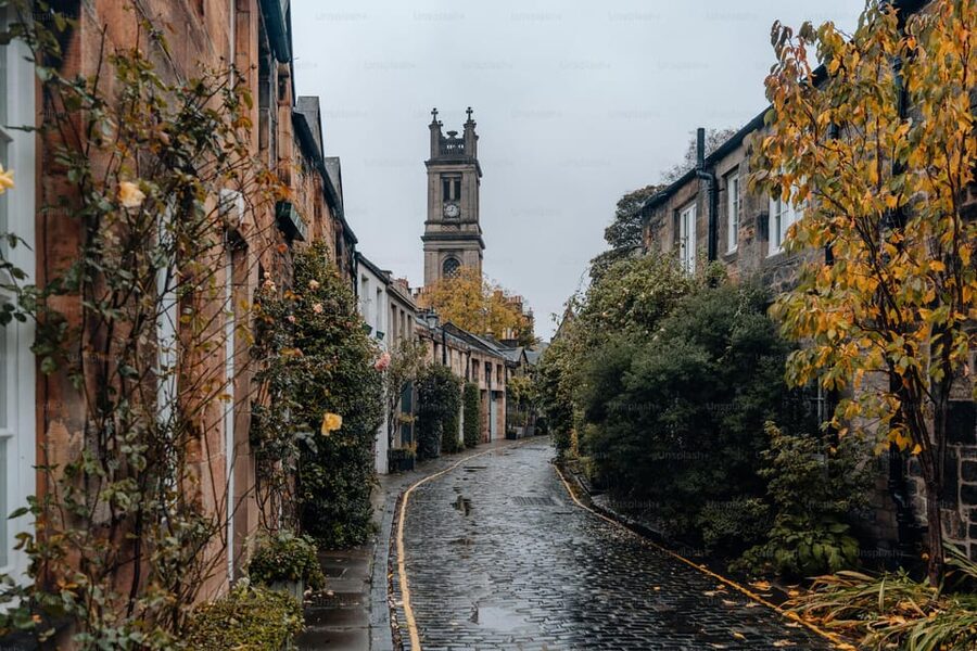 Edinburgh: Harry Potter Walking Tour with Dungeon Entry - Greyfriars Kirkyard and Tom Riddle’s Grave inspiration
