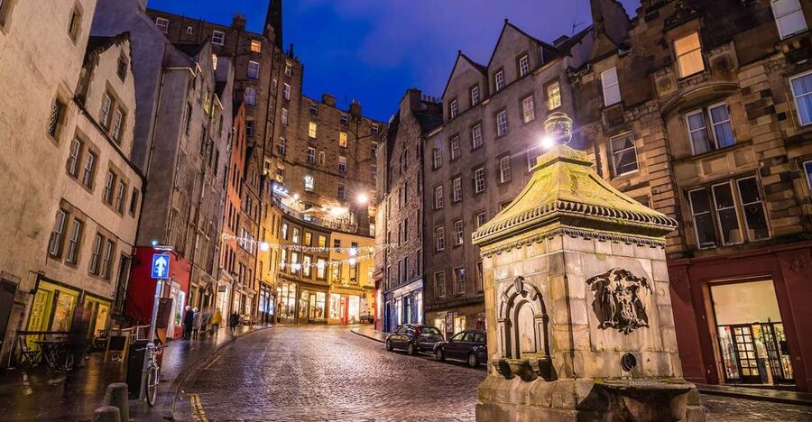 Edinburgh: Harry Potter Walking Tour - Where you meet and how the walk is set up on the Royal Mile