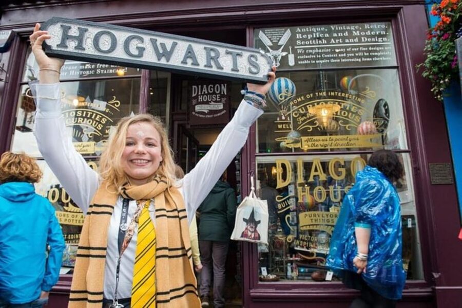 Edinburgh: Harry Potter Wizarding Walking Tour (Private) - Victoria Street and the Diagon Alley inspiration moment