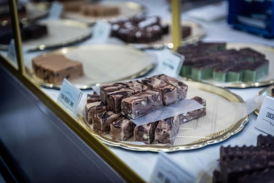 Edinburgh: Historical Gems Tour & A Taste of Scottish Fudge - Holyrood Palace Finish at the Gates, Plus a Smooth Next Step