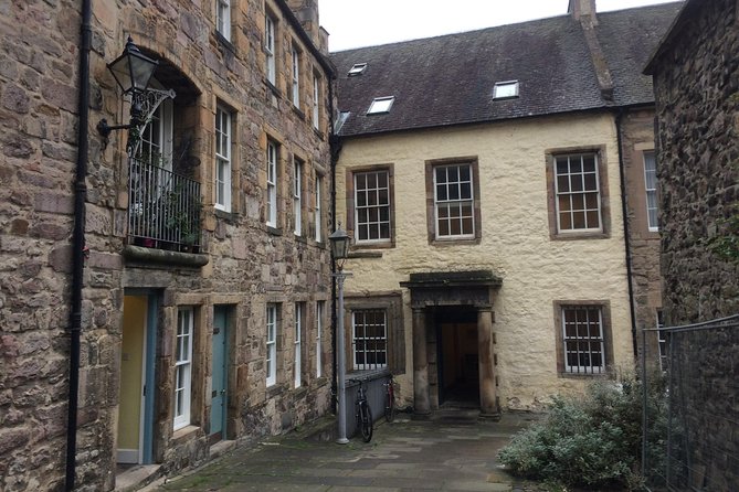 Edinburgh: History Lovers Old Town Walking Tour - Royal Mile: medieval streets, real-scale history, and the 1400s