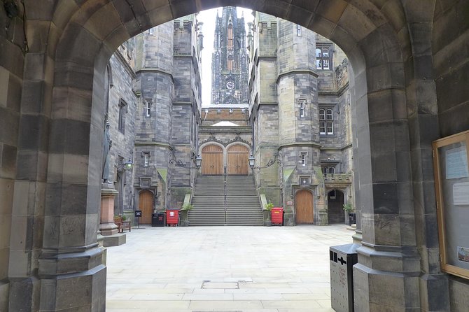 Edinburgh: History Lovers Old Town Walking Tour - Old Town streets after the stop list: how the tour connects the dots