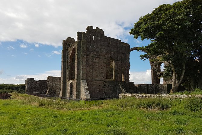 Edinburgh: Holy Island, Alnwick Castle & Kingdom of Northumbria - Flodden Battlefield: A Short, Sharp History Pause