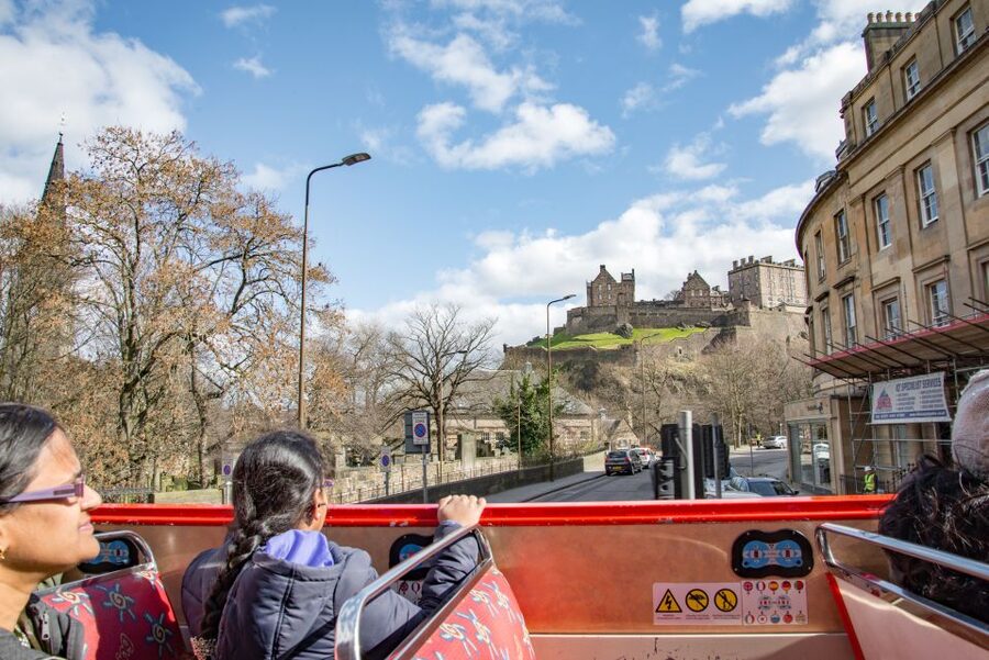 Edinburgh: Hop-On Hop-Off Bus Pass with 3 City Tours - Majestic Tour (Blue): coast to Newhaven and Royal Yacht Britannia