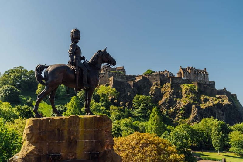 Edinburgh: Hop-On, Hop-Off Bus Tour City & Britannia Combo - City Tour: your fast orientation around the historic core