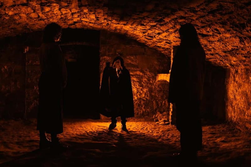 Edinburgh: Immersive, Adult-Only Haunted Vaults Night Tour - The 20-Minute Walk Through Old Town Wynds and Closes