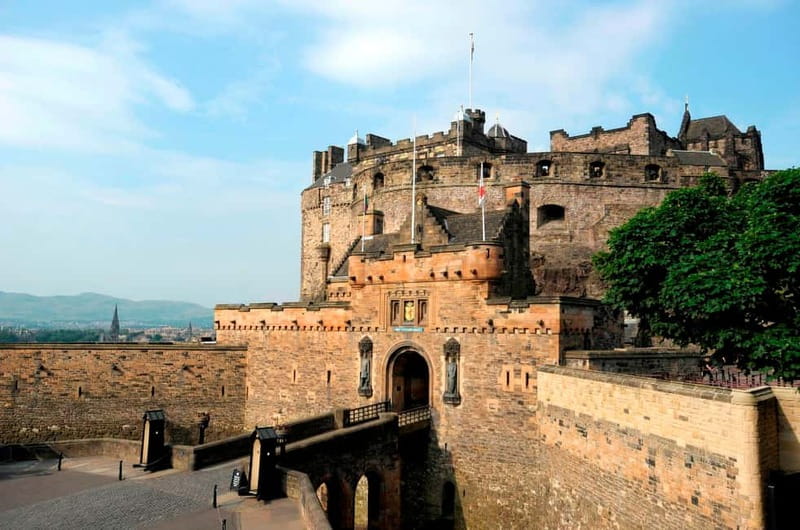 Edinburgh: Immersive Old Town Historical Walking Tour - Key points that make this tour worth your time