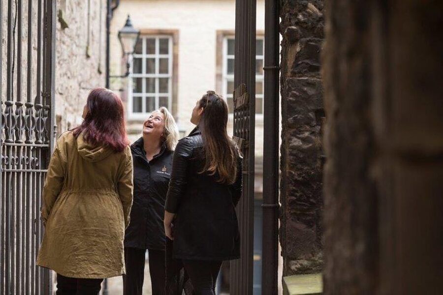 Edinburgh: Immersive Old Town Historical Walking Tour - Duration and Pace: Why 1.5 Hours Is the Right Length for First-Time Edinburgh