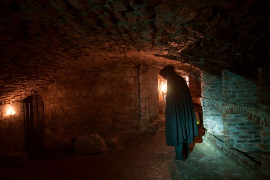 Edinburgh: Immersive Small-Group Haunted Underground Tour - Who should book the Mercat Tours haunted underground version