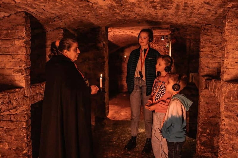 Edinburgh: Kids Immersive Underground Small-Group Tour - Old Town history that’s gritty, but understandable