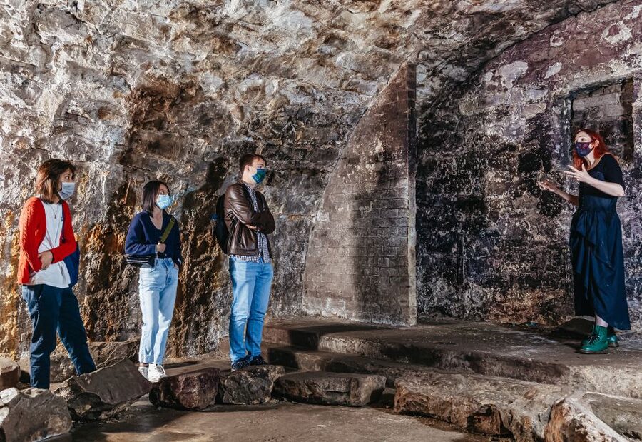 Edinburgh: Late-Night Underground Vaults Terror Tour - The Storytelling Style That Makes Edinburgh’s Underground Click