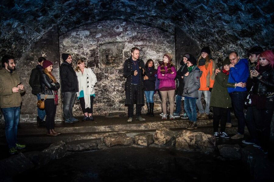 Edinburgh: Late-Night Underground Vaults Terror Tour - Going Underground at South Bridge, What the Vaults Feel Like