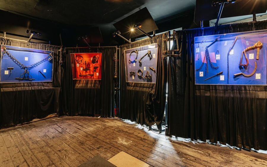 Edinburgh: Late-Night Underground Vaults Terror Tour - The Torture Exhibition, Learning How the Devices Worked