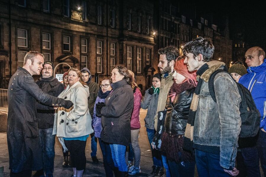 Edinburgh: Late-Night Underground Vaults Terror Tour - Where You Meet on Lawnmarket (And Why It Helps on a Dark Tour)