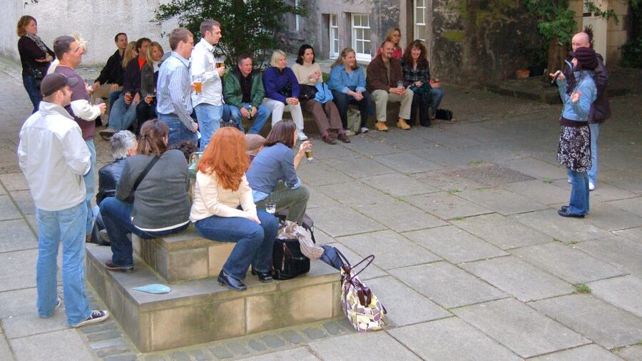 Edinburgh Literary Pub Tour with "Real-Actors" - Should You Book This Edinburgh Literary Pub Tour?