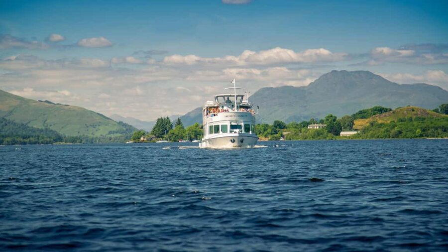 Edinburgh: Loch Lomond, Stirling Castle, and Kelpies Tour - Balloch and Loch Lomond cruise: where the views do the talking