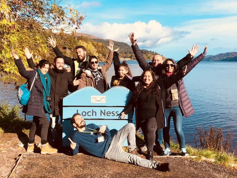 Edinburgh: Loch Ness, Inverness & Highlands Tour in Spanish - The morning launch from Calton Hill to the Hairy Cows stop