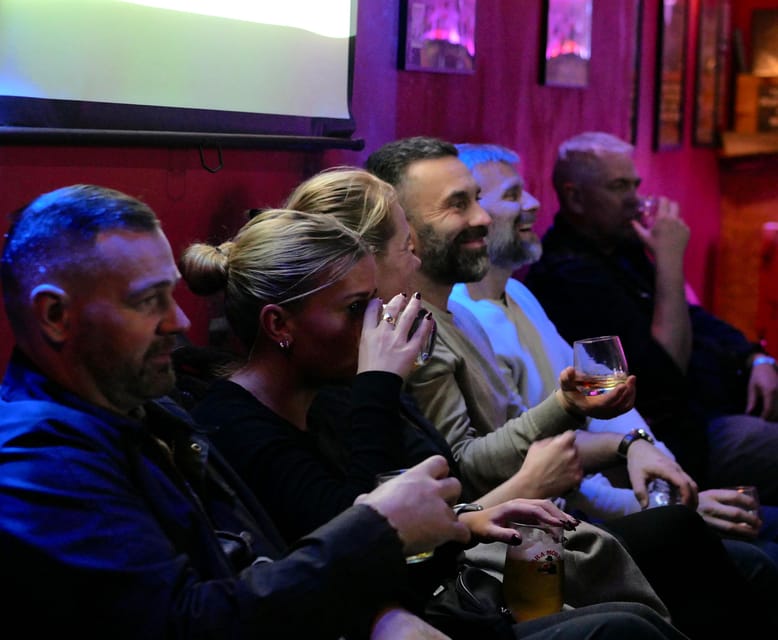Edinburgh: Mountebank Comedy Whisky Tasting - Why comedy is a smart way to learn Scottish whisky