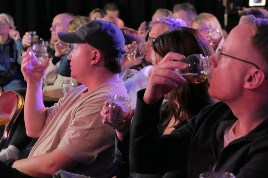 Edinburgh: Mountebank Comedy Whisky Tasting - The 90-minute format, from grain to glass